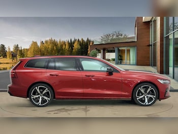 Used Volvo V60 2025 for sale - 78036048: Photo