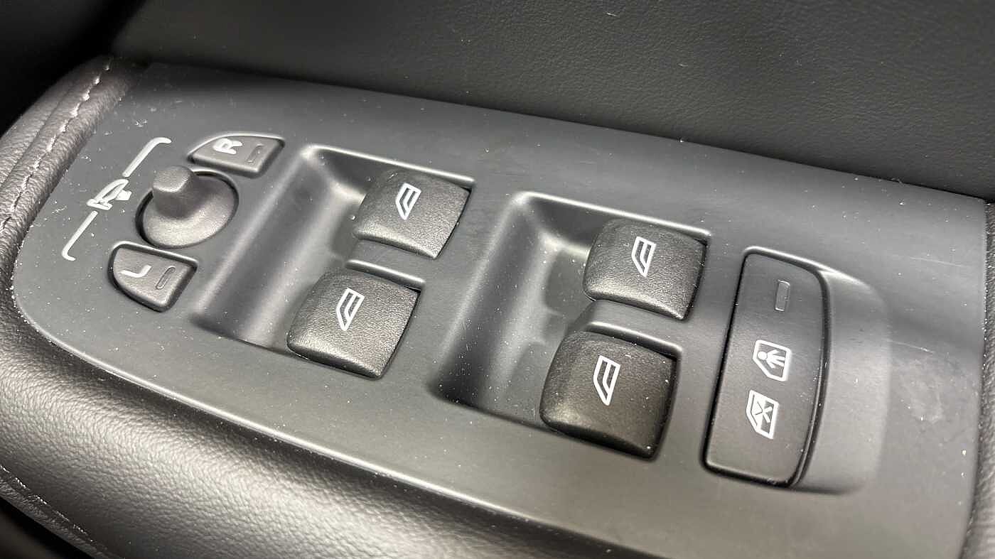 Used Volvo XC60 2025 for sale - 78036060: Photo 25