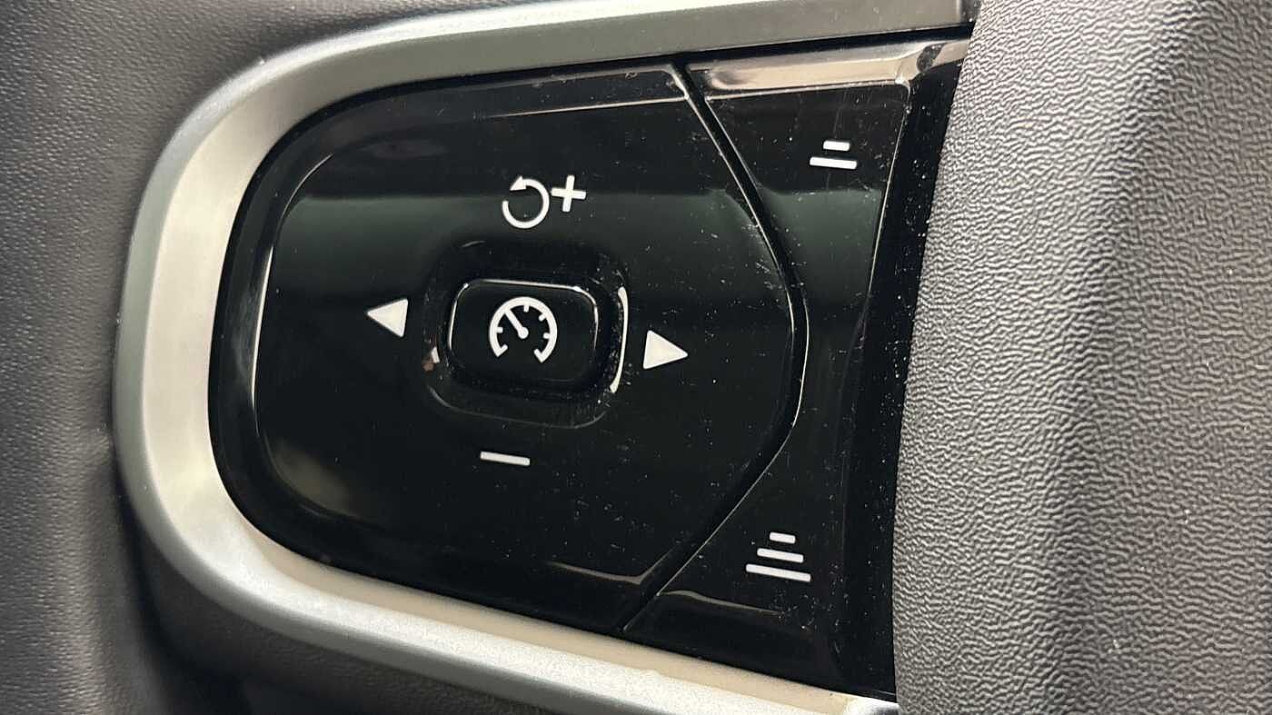 Used Volvo XC60 2025 for sale - 78036060: Photo 31