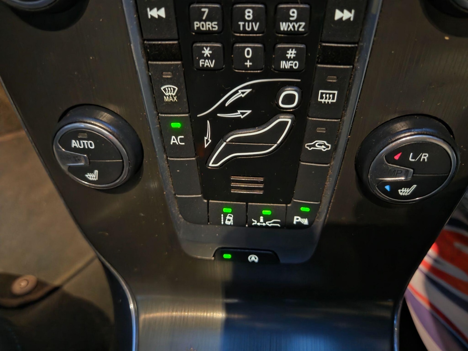 Used Volvo V40 2014 for sale - 77193186: Photo 40