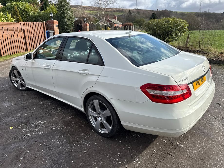 Used Mercedes-Benz E Class 2011 for sale - 77729541: Photo 5