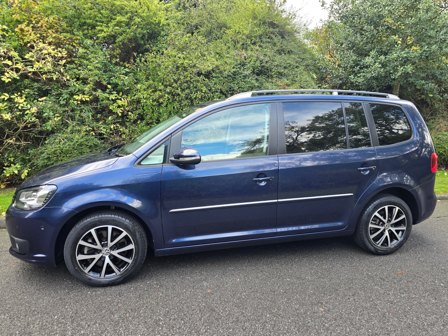 Used Volkswagen Touran 2015 for sale - 76347418: Photo 1