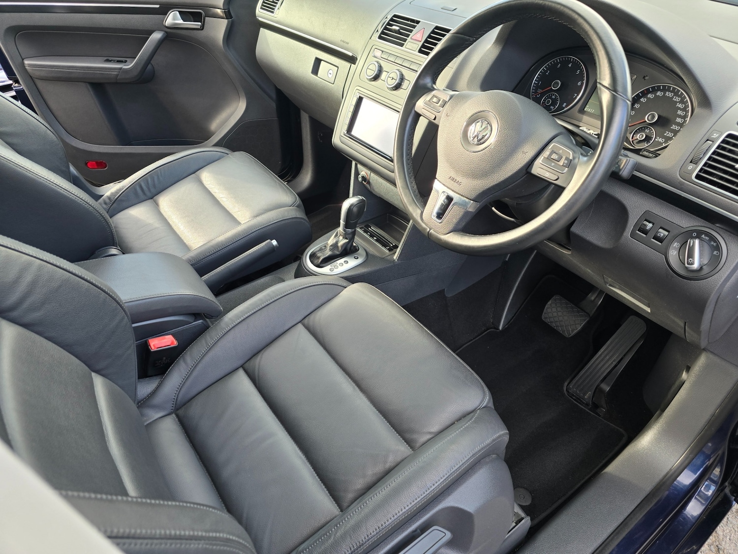 Used Volkswagen Touran 2015 for sale - 76347418: Photo 12