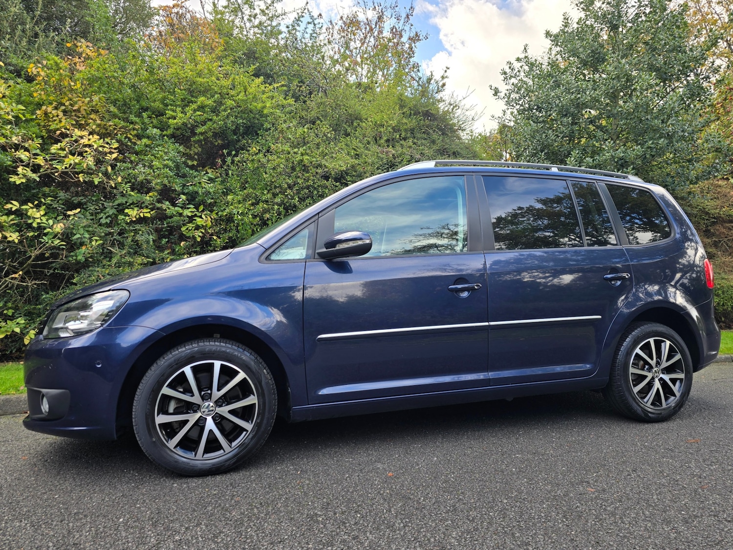 Used Volkswagen Touran 2015 for sale - 76347418: Photo 2