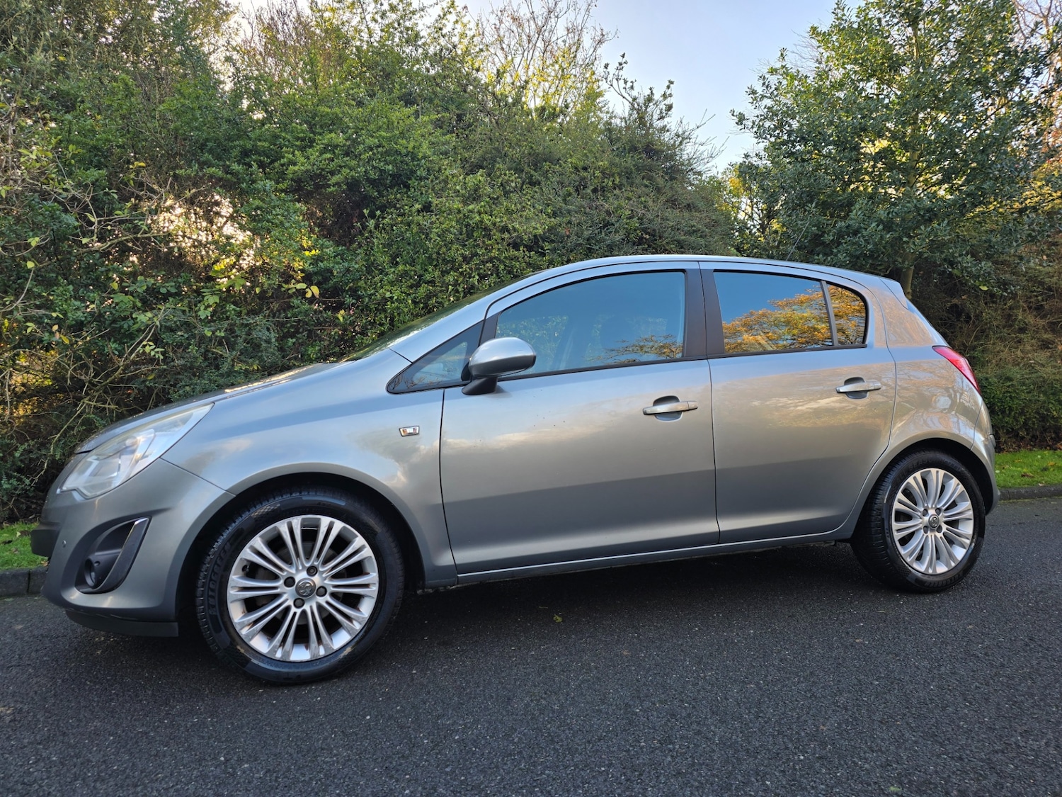 Used Vauxhall Corsa 2011 for sale - 76778092: Photo 2