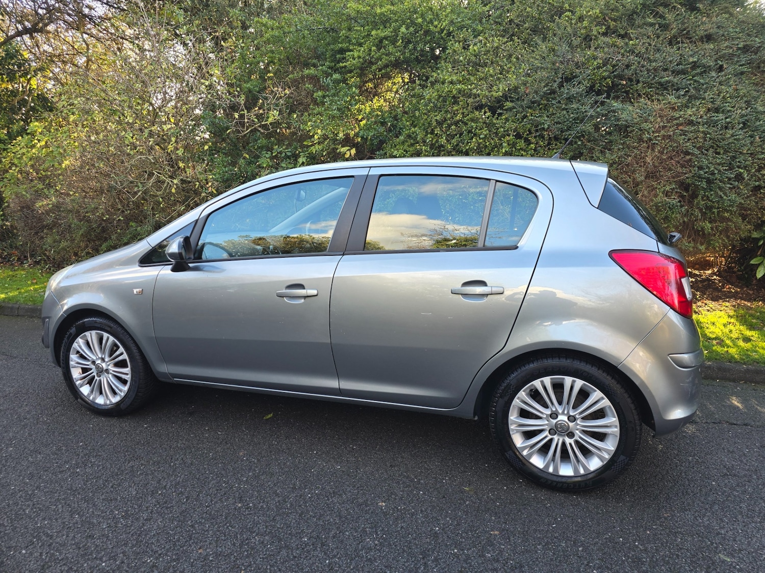 Used Vauxhall Corsa 2011 for sale - 76778092: Photo 3