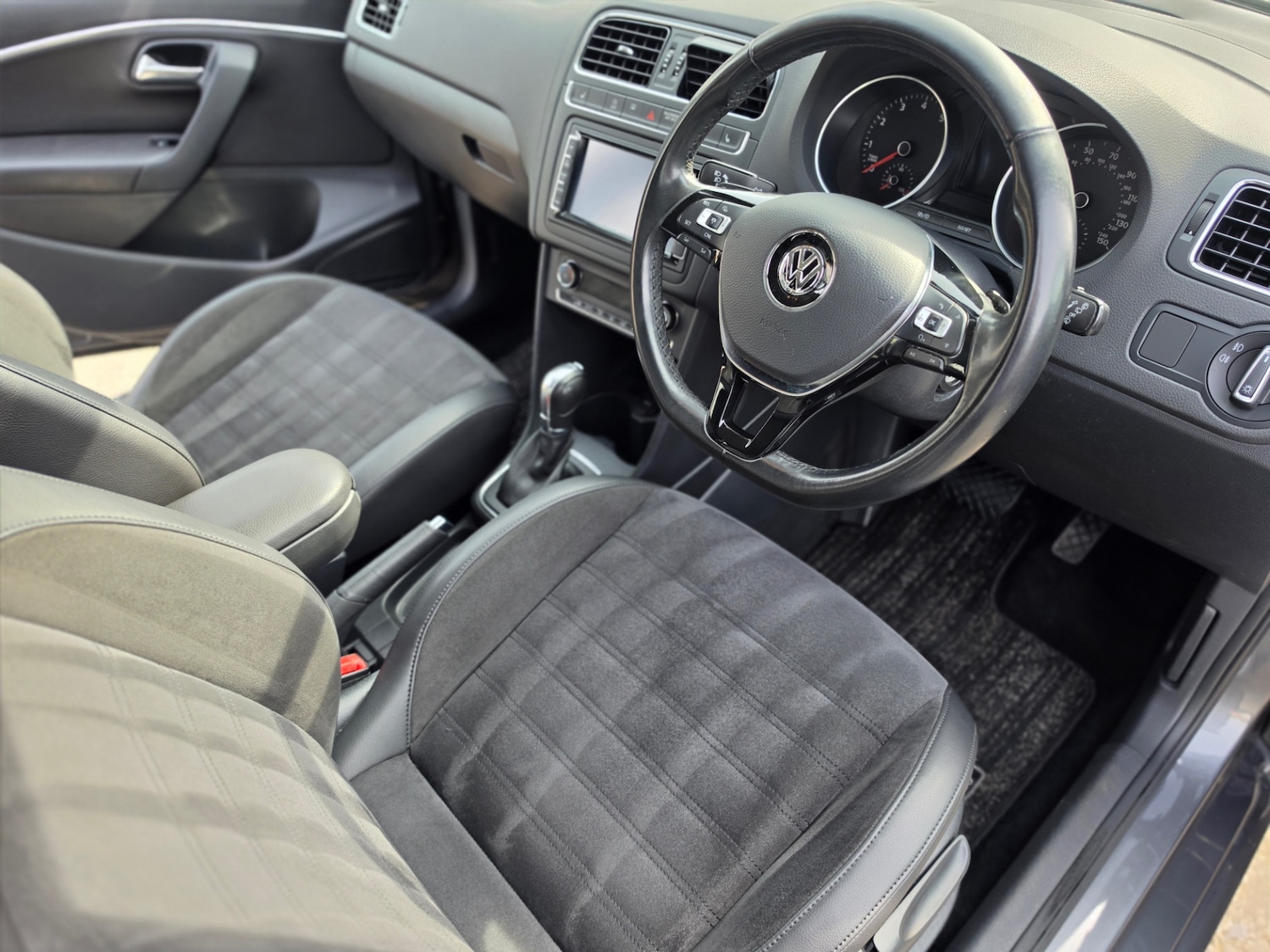 Used Volkswagen Polo 2017 for sale - 77980202: Photo 11