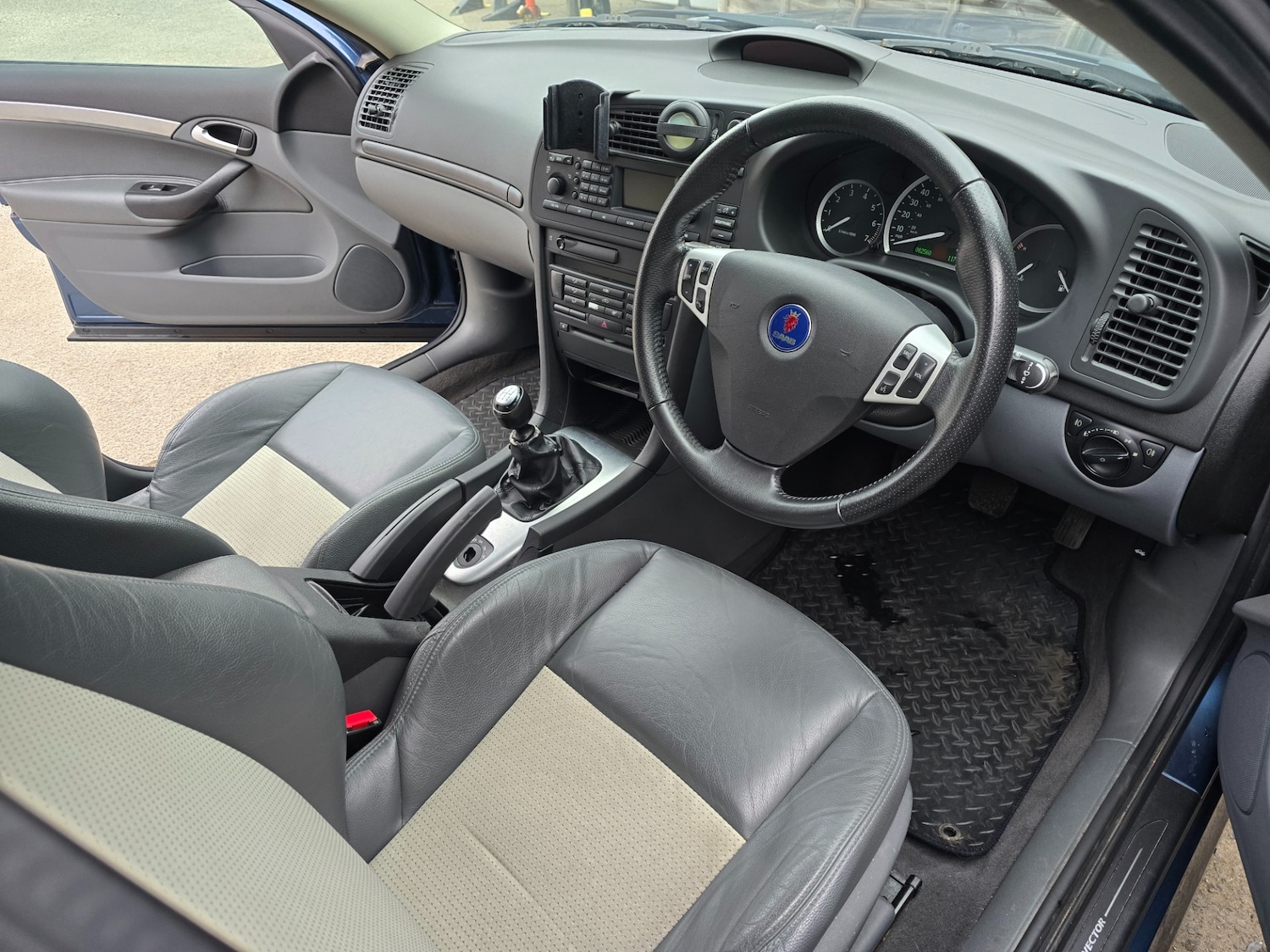 Used Saab 9-3 2005 for sale - 76257732: Photo 8