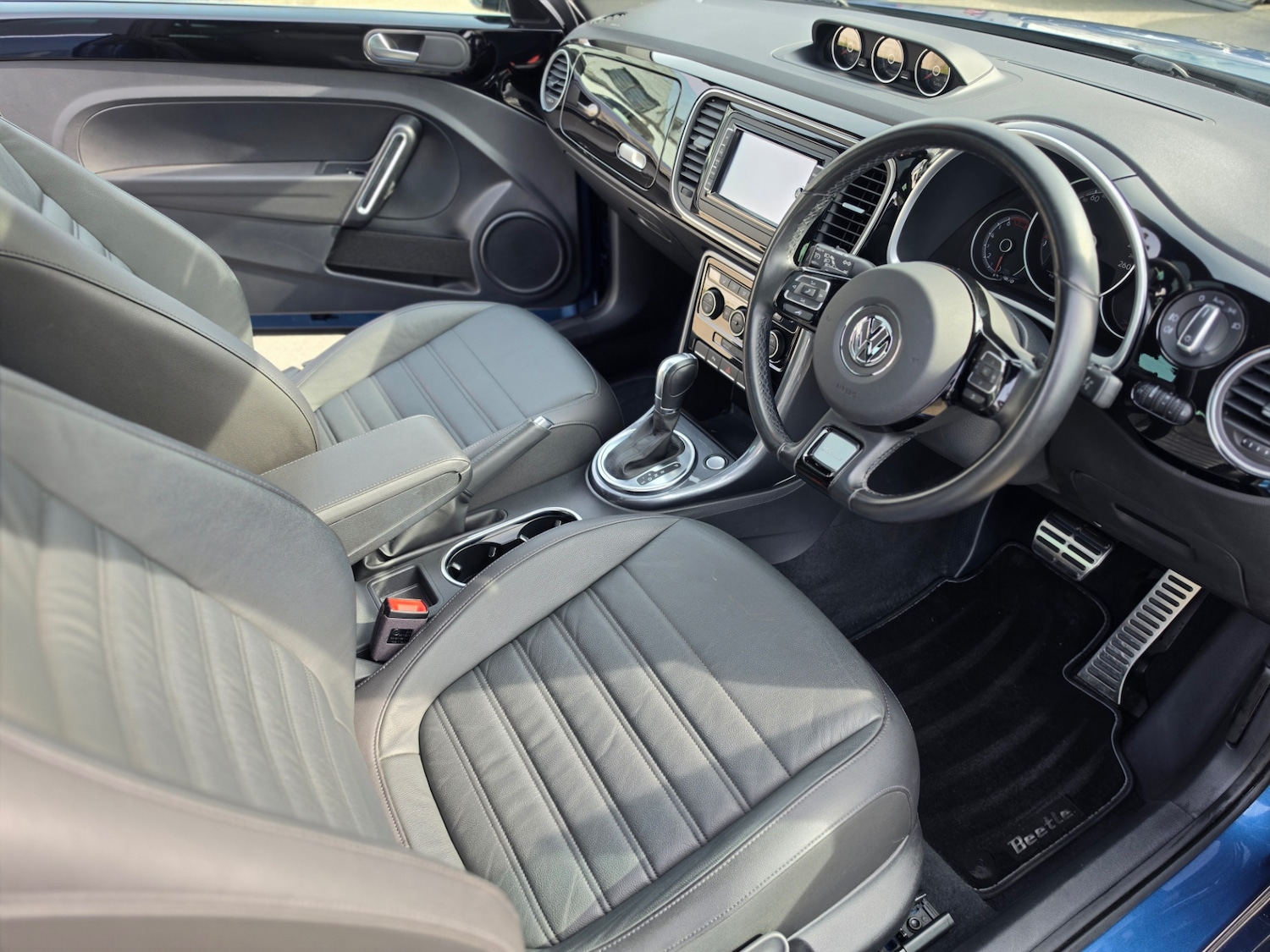 Used Volkswagen Beetle 2018 for sale - 77980784: Photo 13