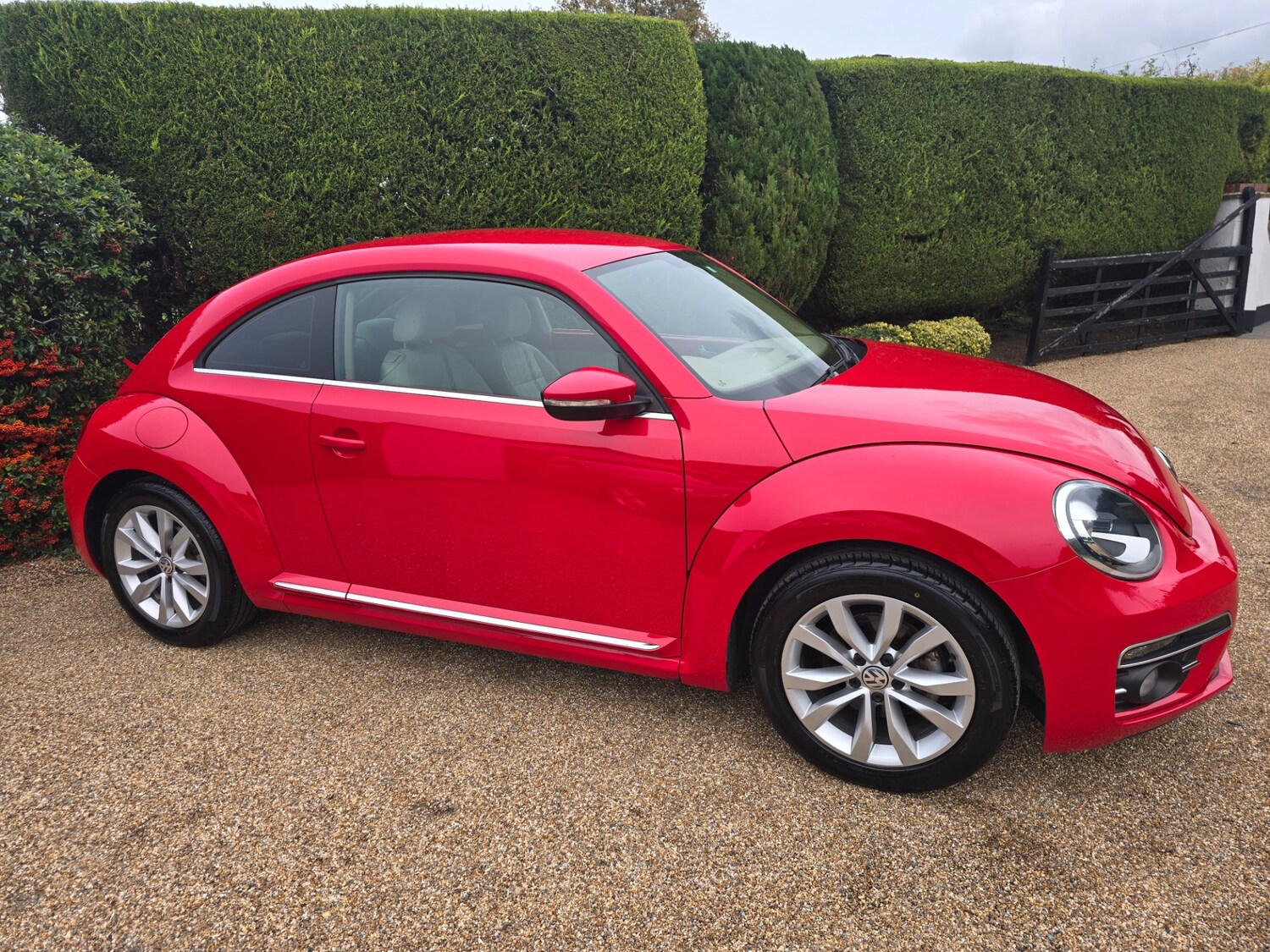 Used Volkswagen Beetle 2018 for sale - 76347424: Photo 1