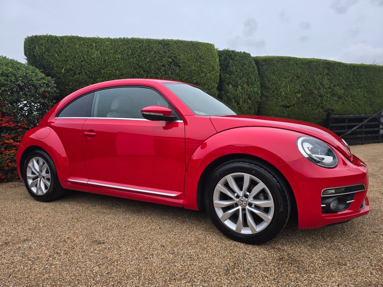 Used Volkswagen Beetle 2018 for sale - 76347424: Photo 2