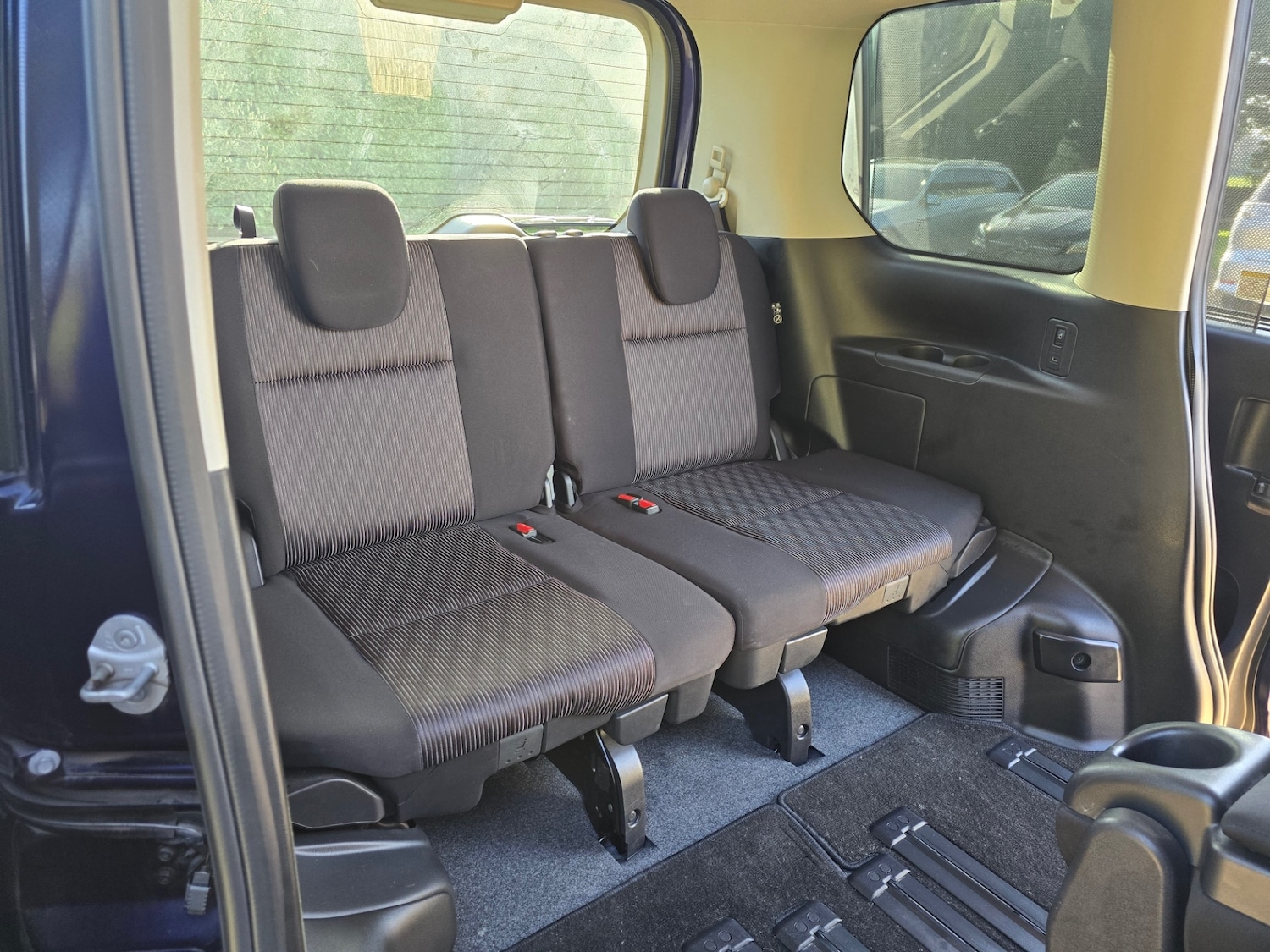 Used Nissan Serena 2019 for sale - 77664970: Photo 13