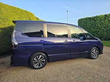 Used Nissan Serena 2019 for sale - 77664970: Photo