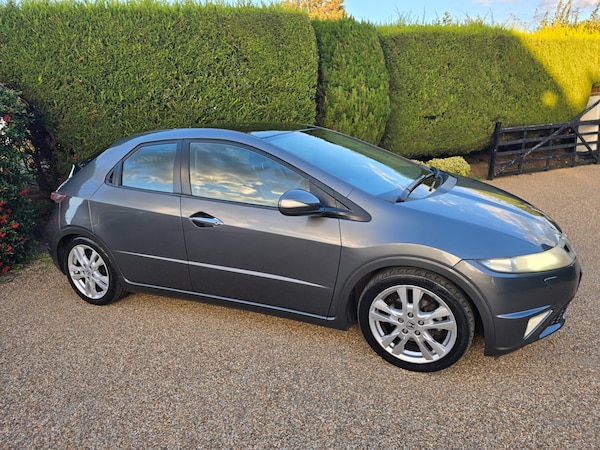 Used Honda Civic 2010 for sale - 76020146: Photo 1