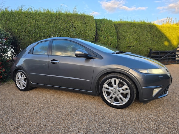 Used Honda Civic 2010 for sale - 76020146: Photo 2