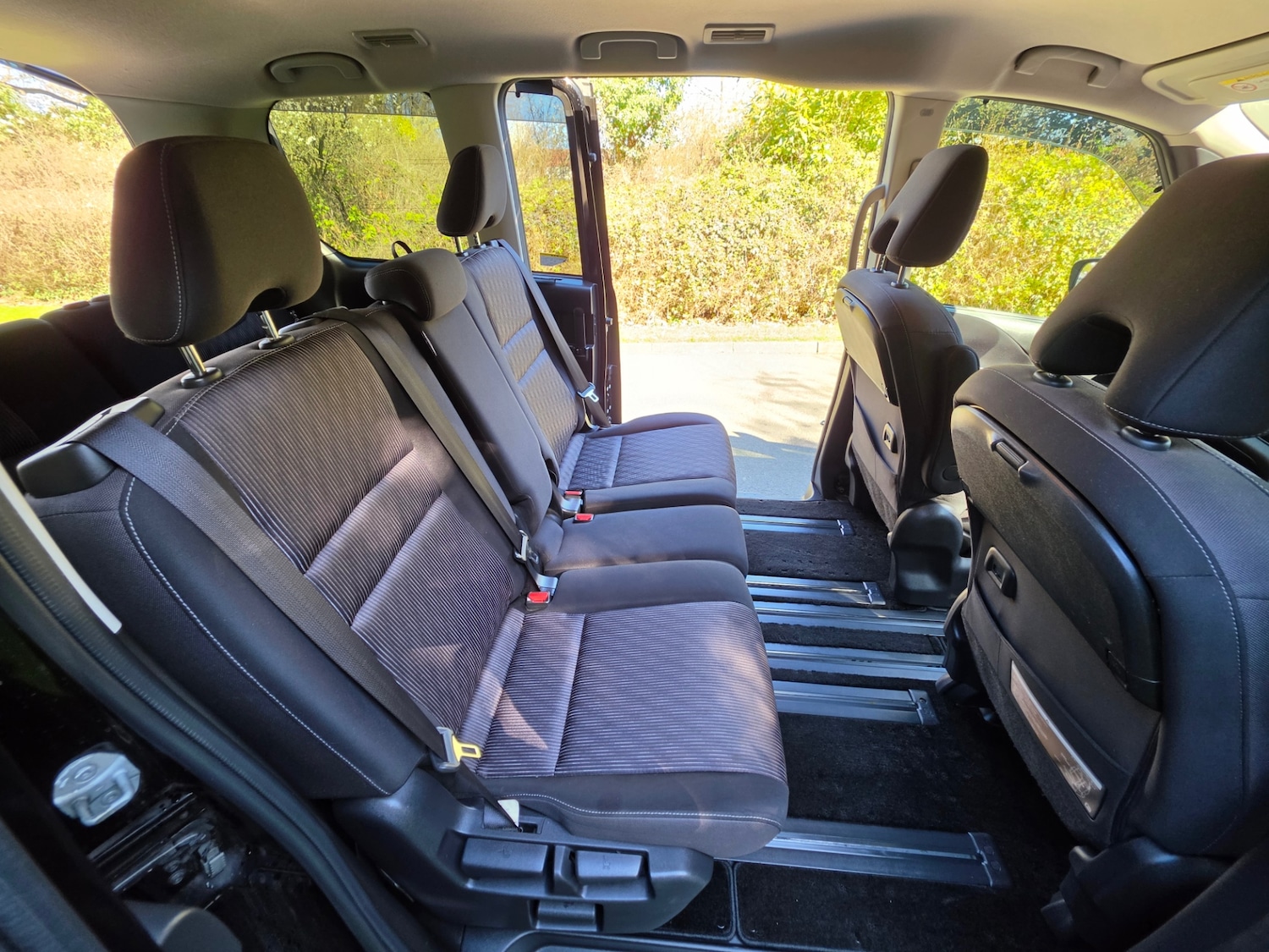 Used Nissan Serena 2019 for sale - 77980799: Photo 12