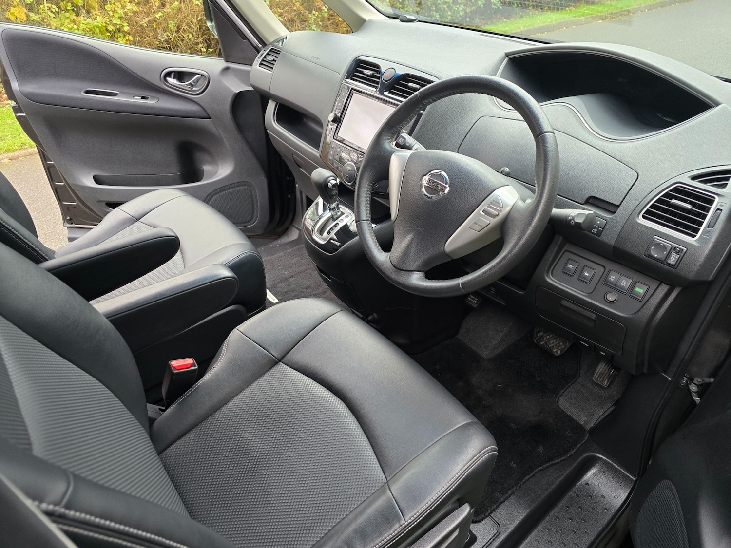 Used Nissan Serena 2014 for sale - 76984224: Photo 11