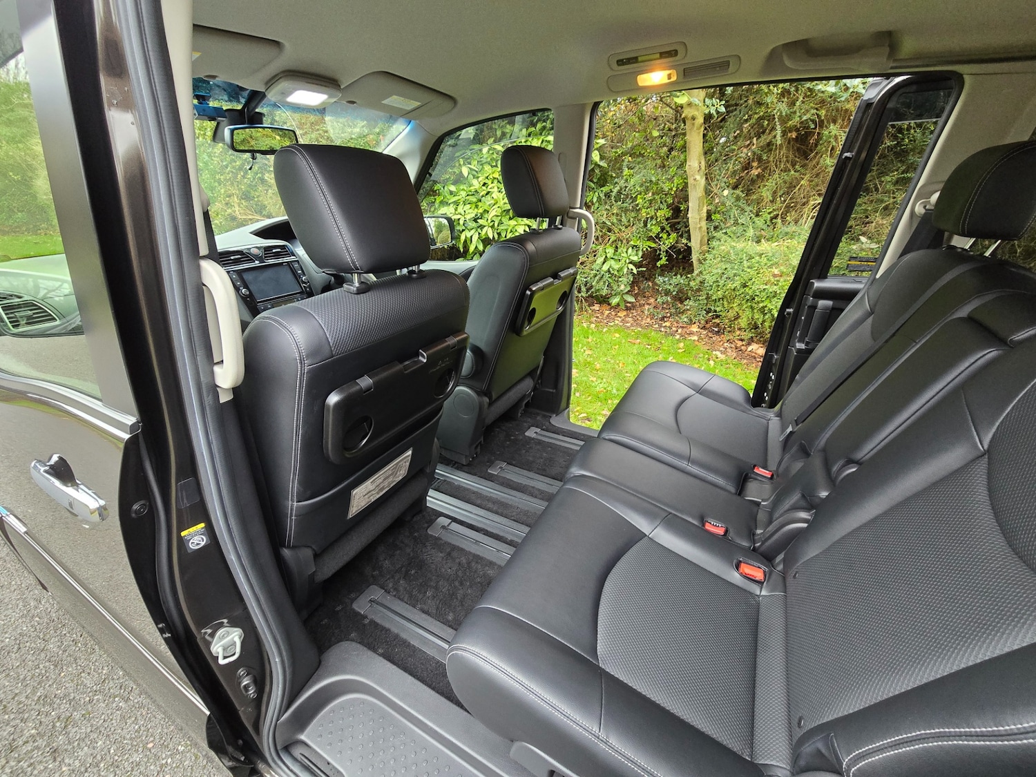 Used Nissan Serena 2014 for sale - 76984224: Photo 14