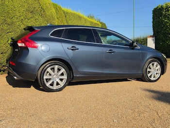 Used Volvo V40 2018 for sale - 79483487: Photo