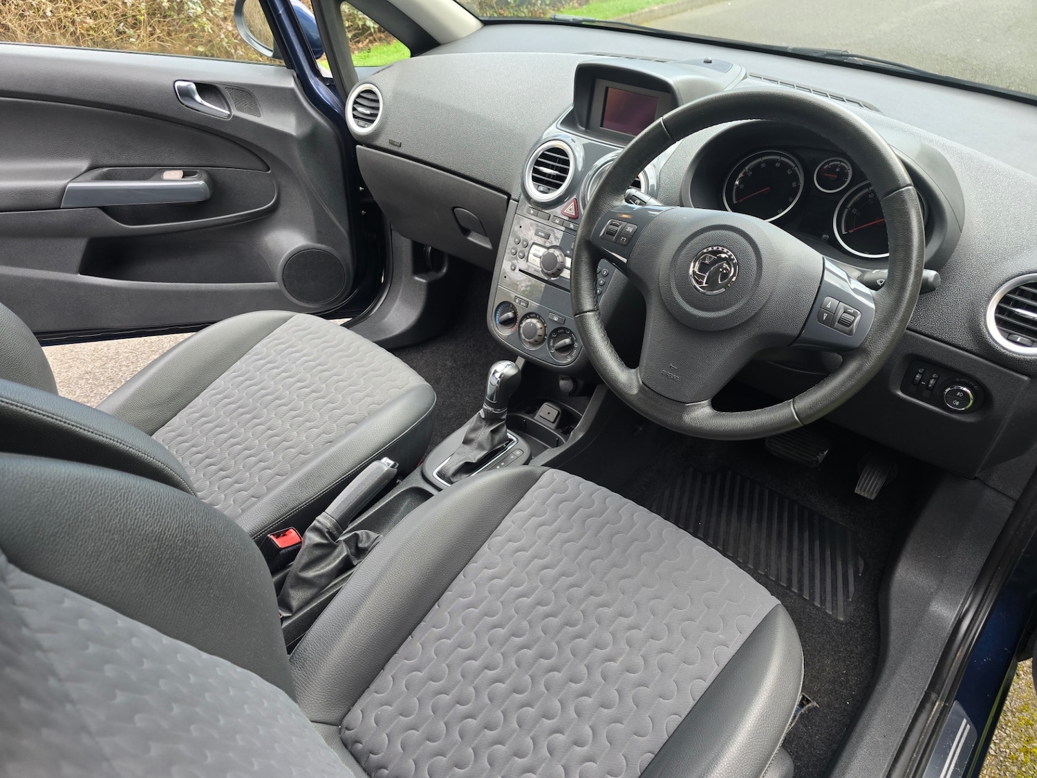 Used Vauxhall Corsa 2012 for sale - 77721790: Photo 11