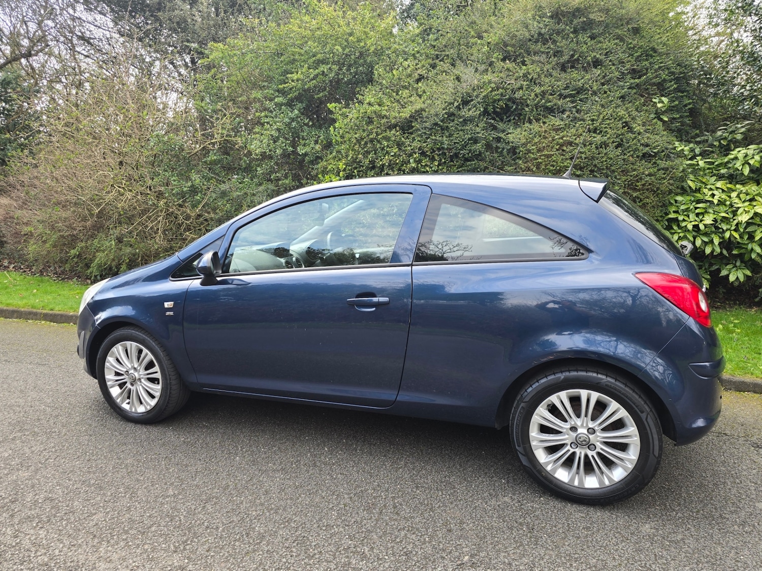 Used Vauxhall Corsa 2012 for sale - 77721790: Photo 3