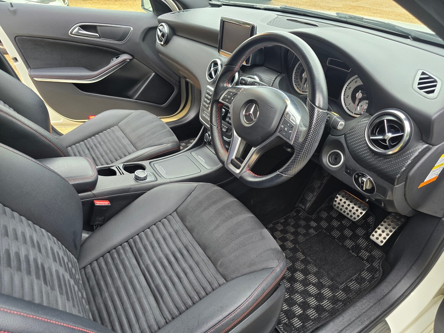 Used Mercedes-Benz A-Class 2014 for sale - 77584886: Photo 11