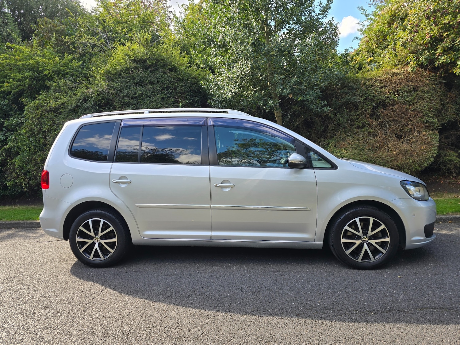 Used Volkswagen Touran 2013 for sale - 76058262: Photo 2