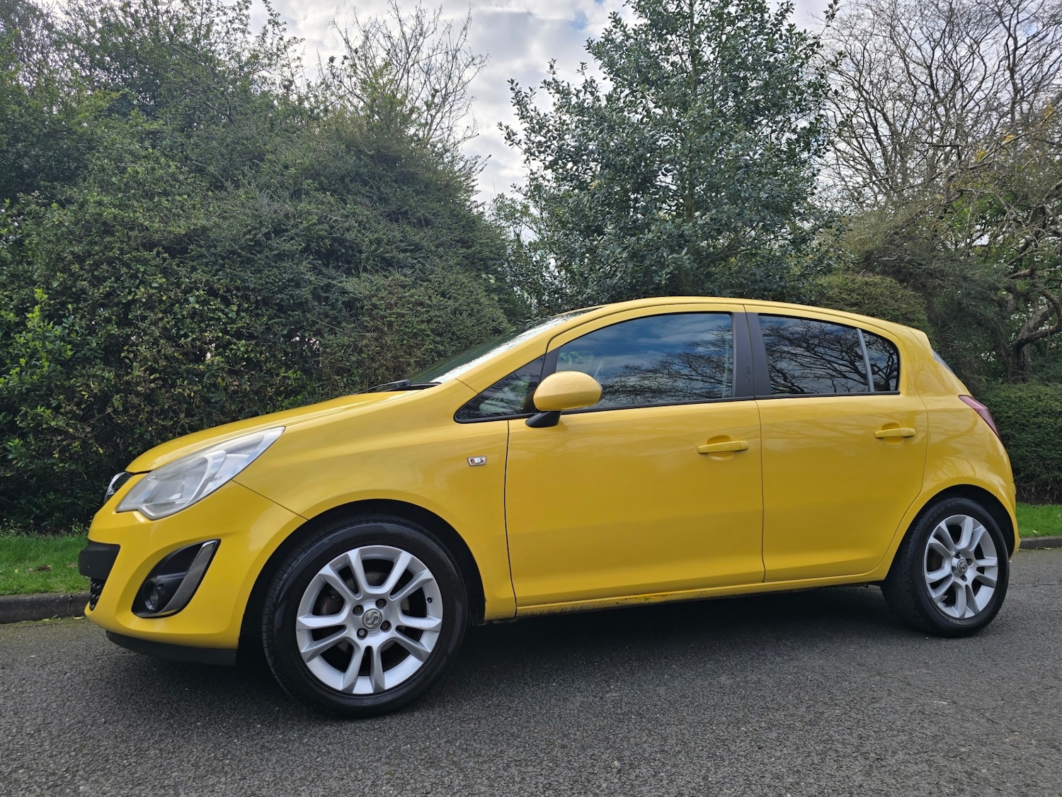 Used Vauxhall Corsa 2011 for sale - 77721776: Photo 2