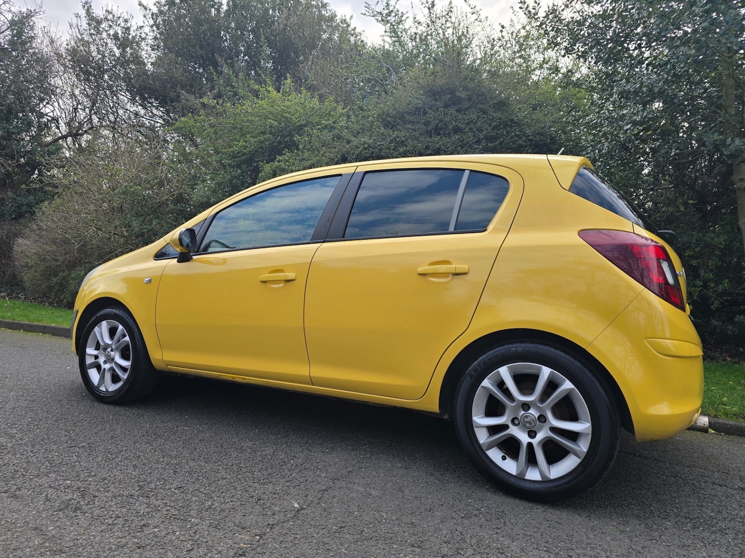 Used Vauxhall Corsa 2011 for sale - 77721776: Photo 4