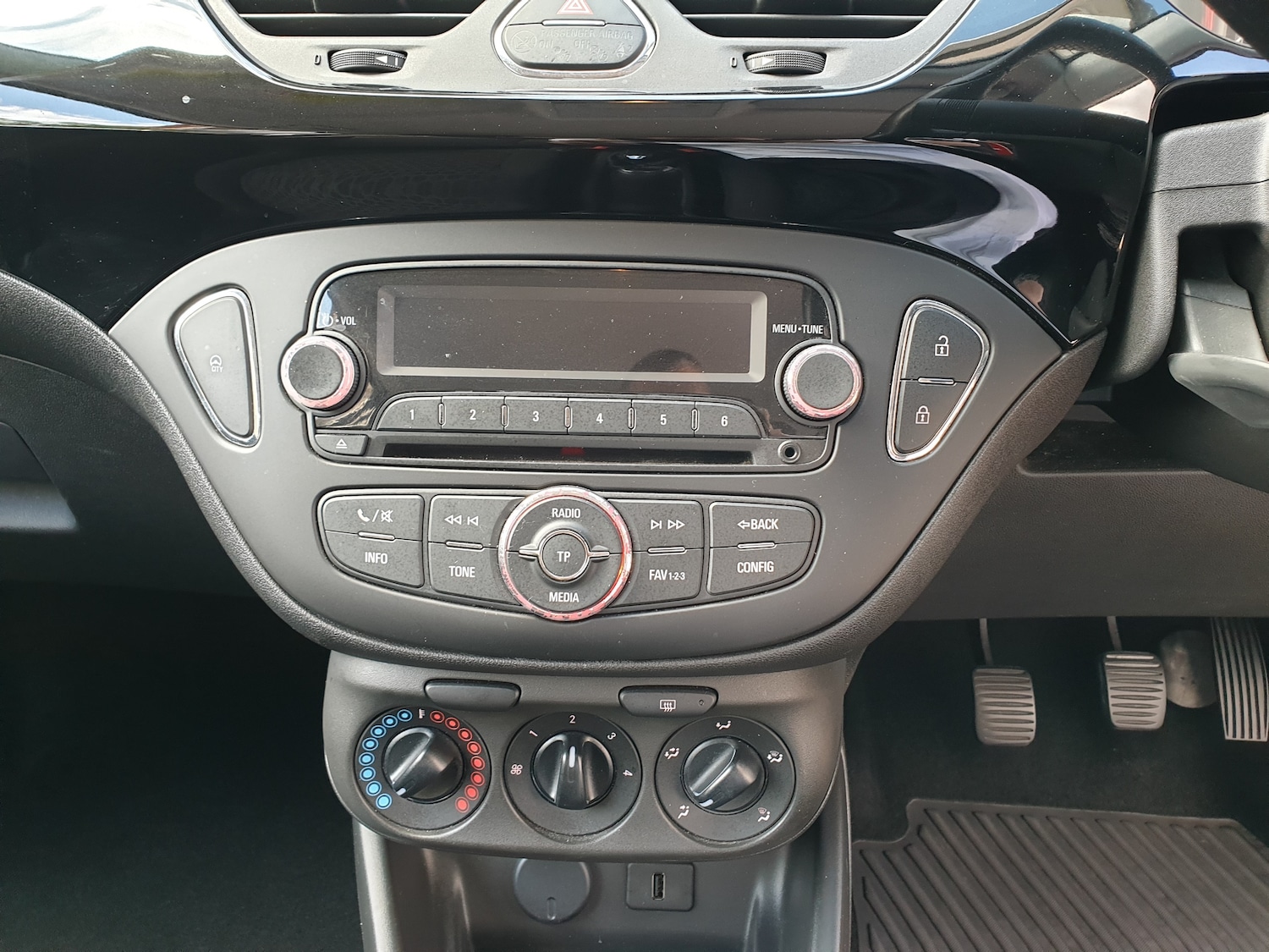 Used Vauxhall Corsa 2016 for sale - 77470318: Photo 9