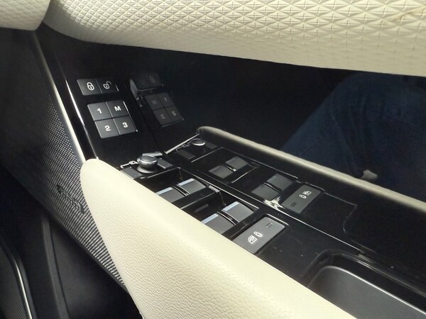 Used Land Rover Range Rover Velar 2017 for sale - 75699899: Photo 15