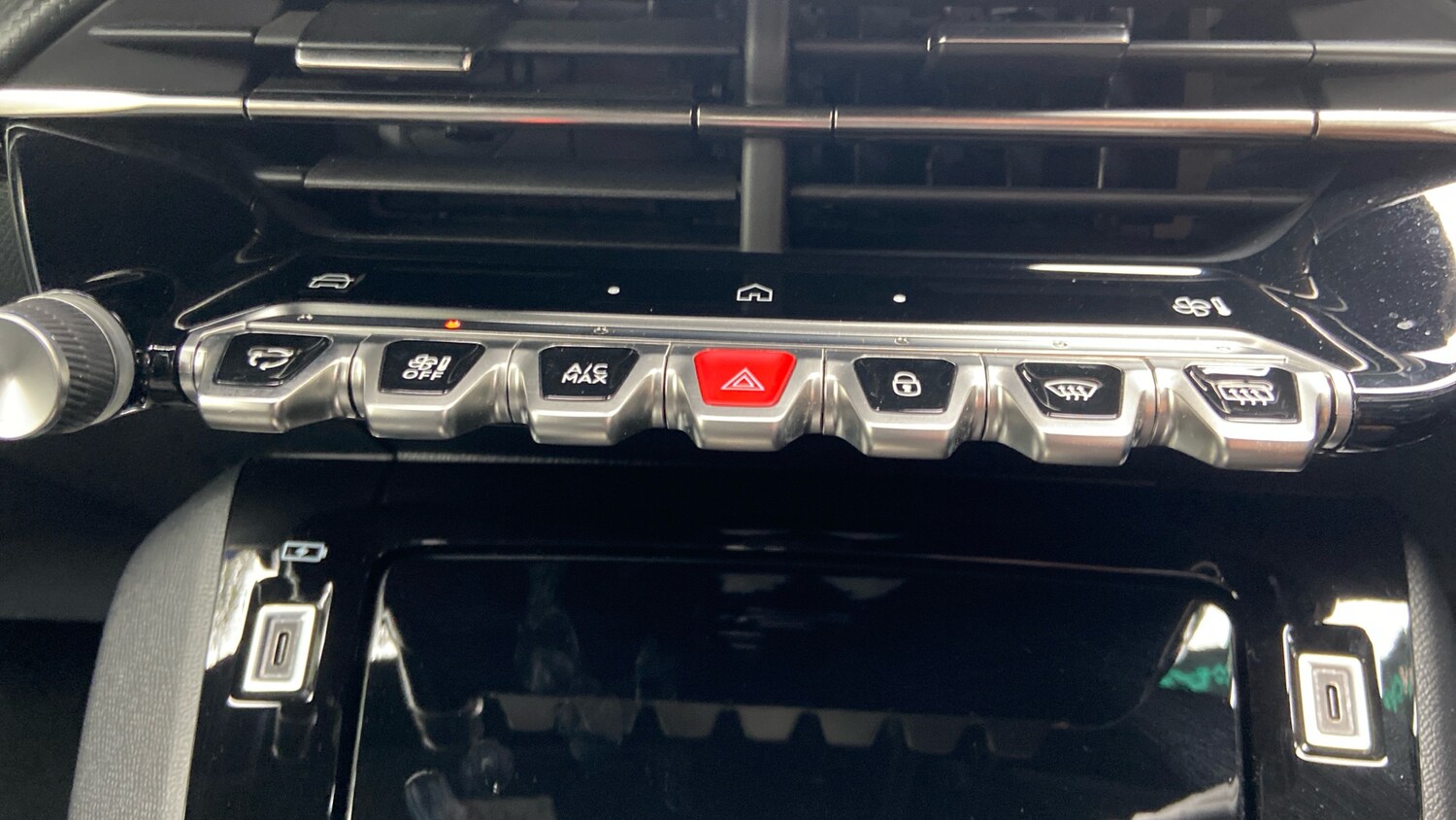 Used Peugeot 2008 2025 for sale - 76033036: Photo 31