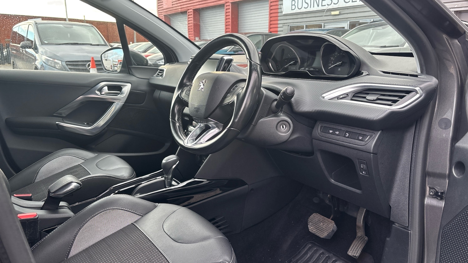 Used Peugeot 2008 2017 for sale - 77268742: Photo 12