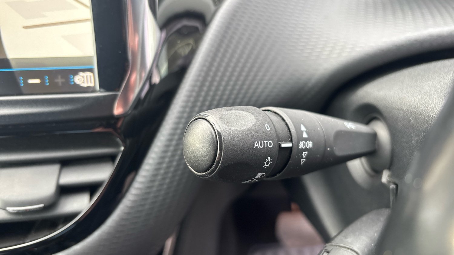 Used Peugeot 2008 2017 for sale - 77268742: Photo 19