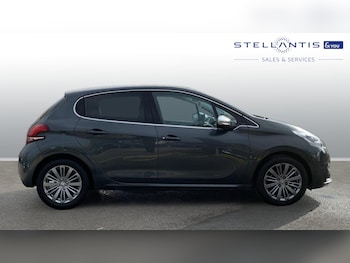 Used Peugeot 208 2017 for sale - 77092069: Photo