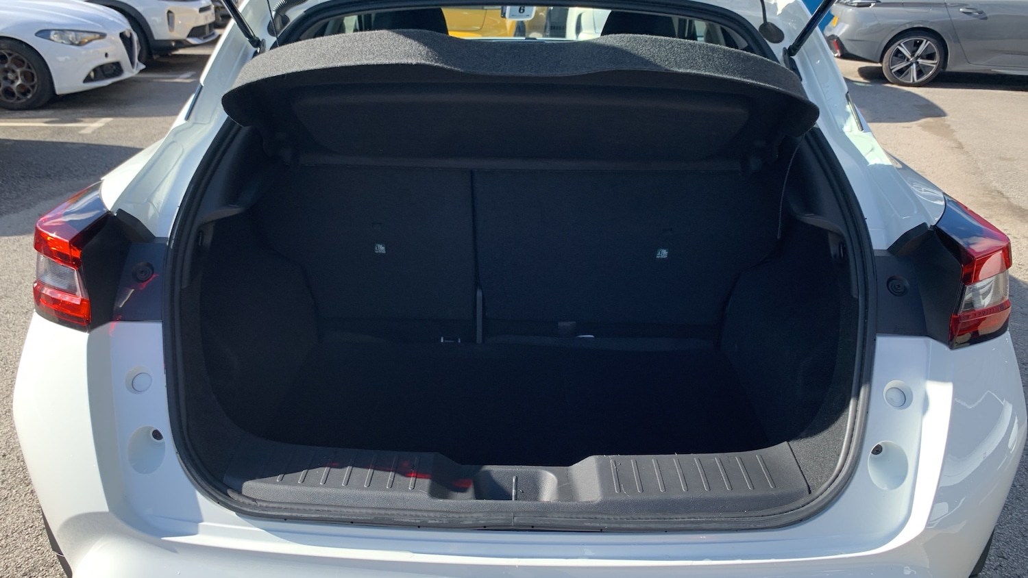 Used Nissan Juke 2021 for sale - 76033061: Photo 19
