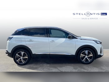 Used Peugeot 3008 2023 for sale - 76061533: Photo 2