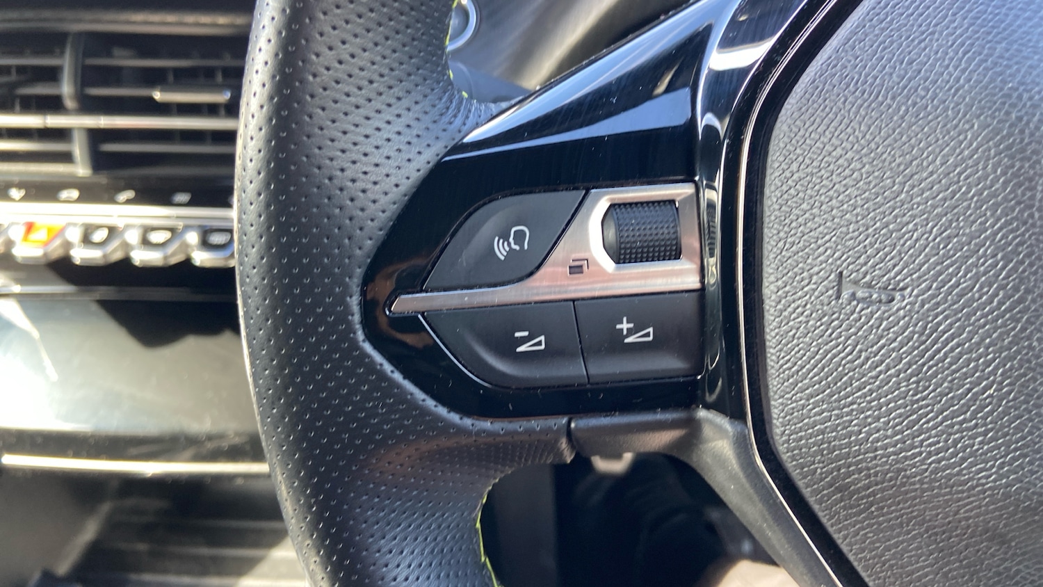 Used Peugeot 2008 2023 for sale - 76061531: Photo 23