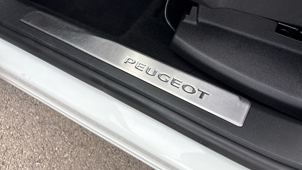Used Peugeot 5008 2023 for sale - 76315632: Photo 38