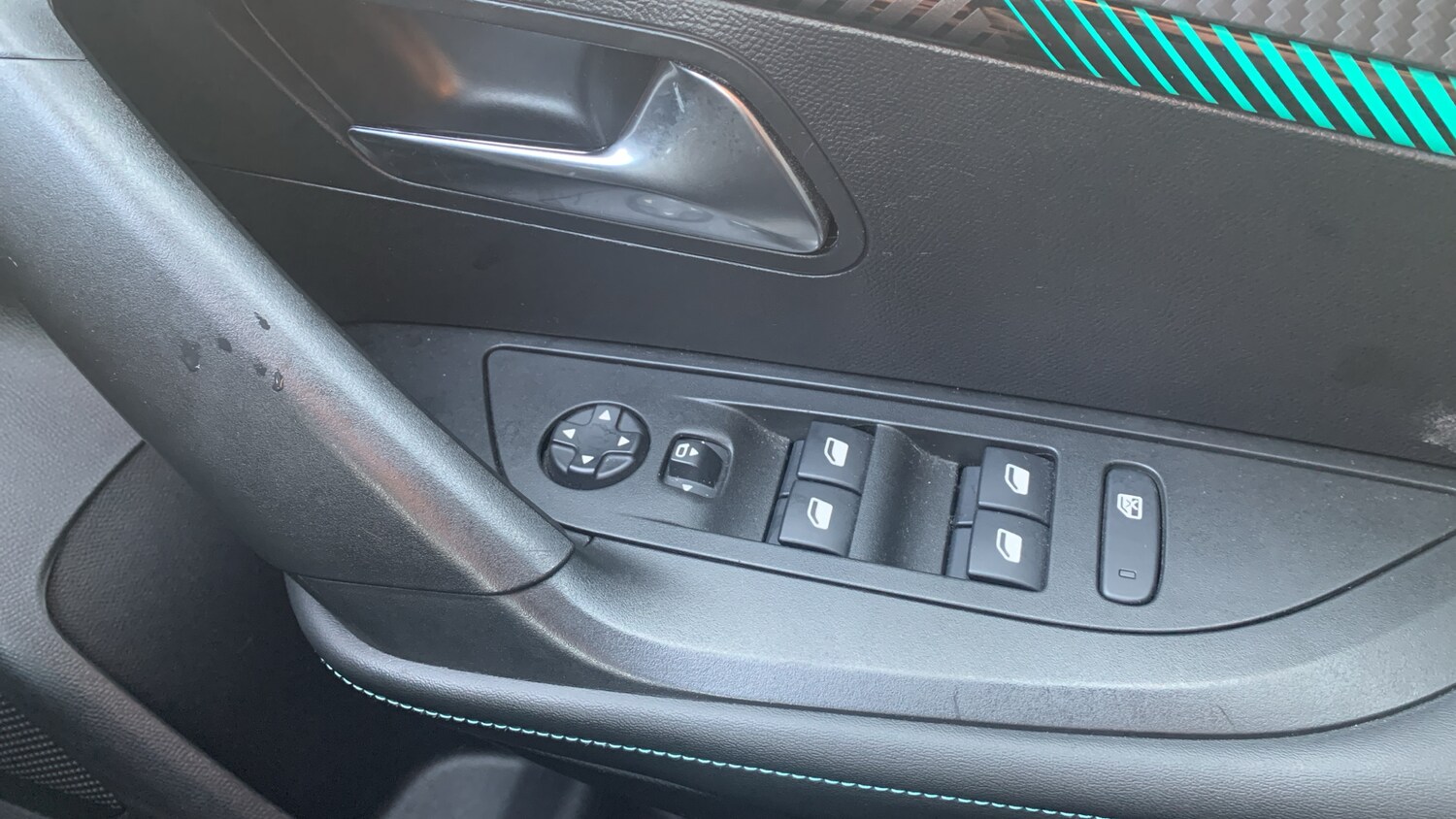 Used Peugeot 2008 2023 for sale - 78102257: Photo 30