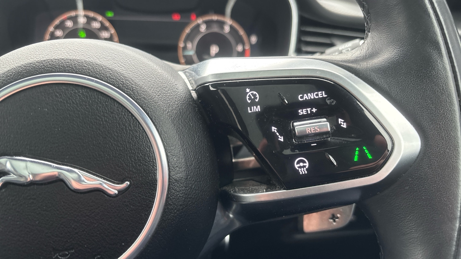 Used Jaguar F-Pace 2023 for sale - 77254274: Photo 25