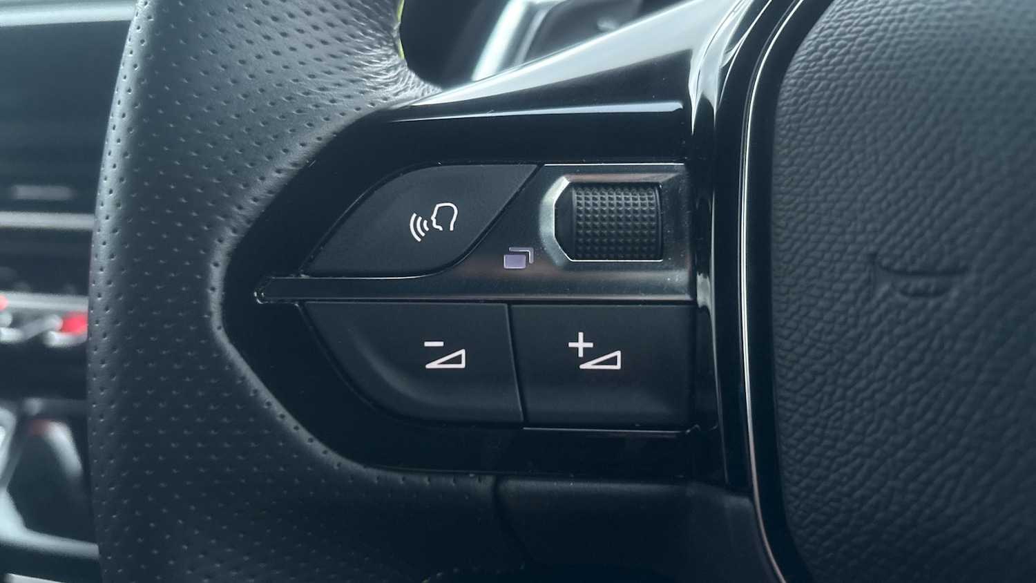 Used Peugeot 208 2023 for sale - 77042334: Photo 24