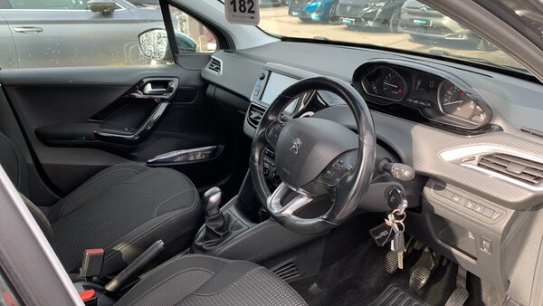 Used Peugeot 208 2017 for sale - 76095551: Photo 11