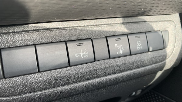 Used Peugeot 208 2017 for sale - 76095551: Photo 46