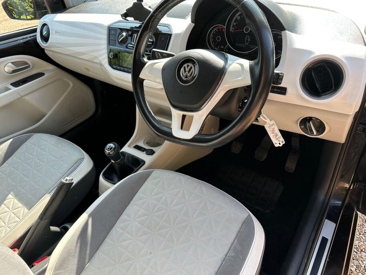 Used Volkswagen up! 2019 for sale - 77337765: Photo 28