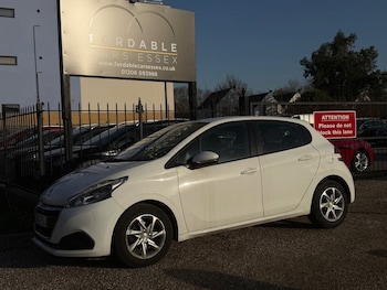 Used Peugeot 208 2015 for sale - 77673502: Photo