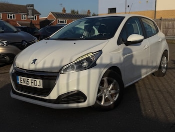 Used Peugeot 208 2015 for sale - 77673502: Photo