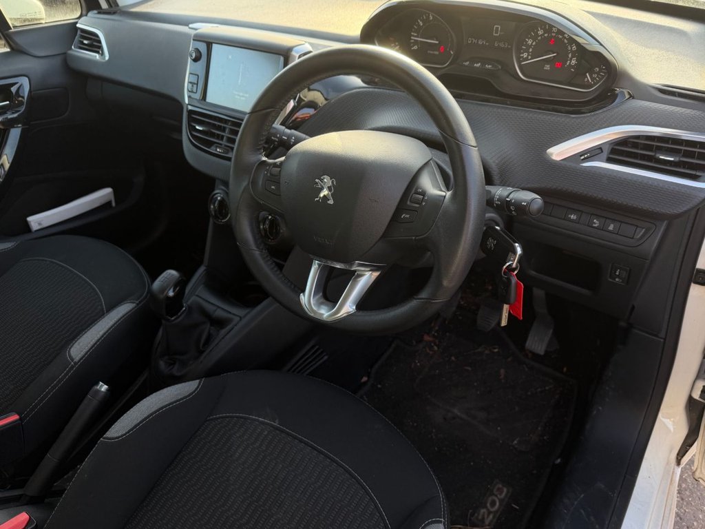 Used Peugeot 208 2015 for sale - 77673502: Photo 6