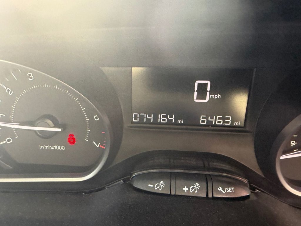 Used Peugeot 208 2015 for sale - 77673502: Photo 7