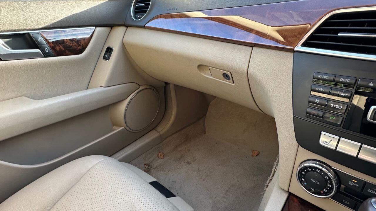 Used Mercedes-Benz C Class 2012 for sale - 77337744: Photo 32